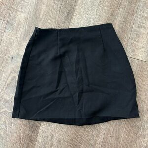 The A&F Scarlett Mid Rise Linen-Blend Mini Skort